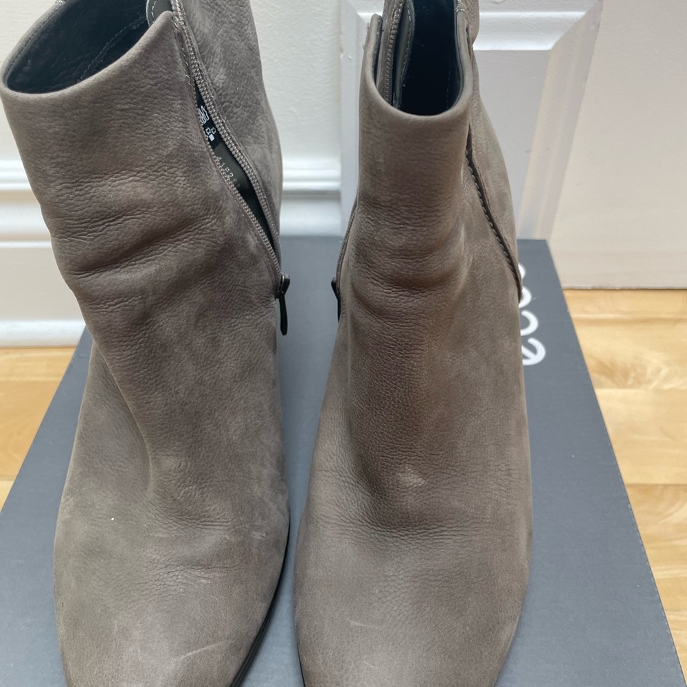 Ecco warm grey leather bootie, 2.5 in heel, 41EUR, 10-10.5 US